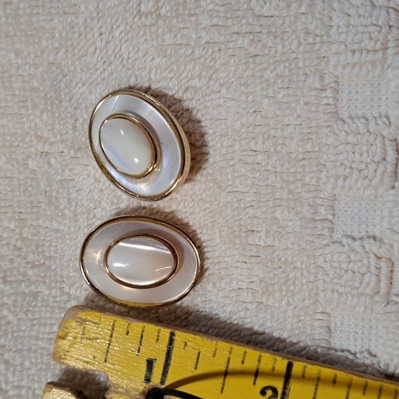 EARRINGS-Clip On - Picture 5 of 6